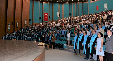 Balıkesir Üniversitesi Tıp Fakültesinde Mezuniyet Gururu