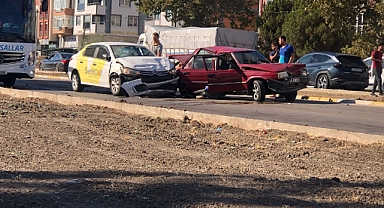 Bandırma'da Zincirleme Kazada 4 Araç Birbirine Girdi   