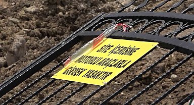 Bursa'da 16 Katlı Binanın Bahçe Duvarı Çöktü