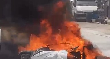 Bursa'da kuryenin motosikleti alev topuna döndü