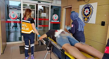 Bursa'da talihsiz olay, ahşap parçası kalçasına saplandı