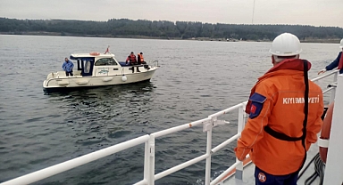 Çanakkale Boğazı'nda sürüklenen tekne kurtarıldı