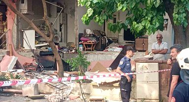 Çekmeköy'de bir binada patlama meydana geldi. Olay yerine çok sayıda itfaiye ekibi sevk edildi.