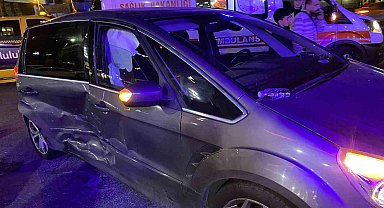 Cevizlibağ E5'te 2 araç çarpıştı: 4 yaralı