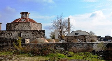Depremde zarar gören tarihi yapılar aslına uygun şekilde onarılacak