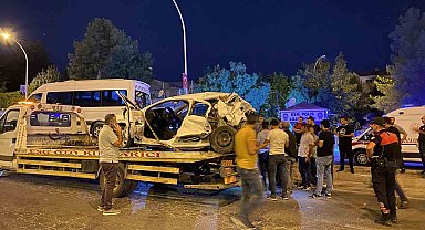 Diyarbakır'da 4 aracın karıştığı zincirleme kazada 2'si ağır 5 kişi yaralandı