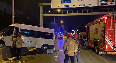 E5'te kontrolden çıkan servis minibüsü refüje çarptı: 4 yaralı