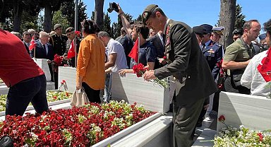 Edirnekapı Şehitliği'nde 15 Temmuz şehitleri için tören düzenlendi