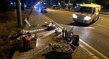 Edremit'te Panelvan İle Çarpışan Otomobil Takla Attı 