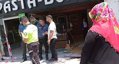 Ehliyetsiz sürücü direksiyon hakimiyetini kaybederek fırına girdi