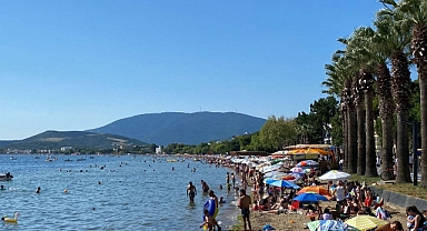 Erdek'te Turizm Patlaması, Binlerce Tatilci Akın Etti   