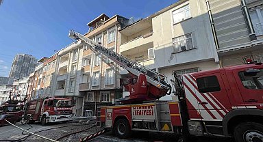 Esenyurt'ta 4 binanın çatısı alev alev yandı