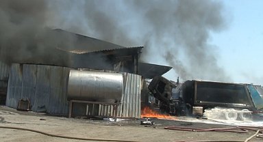 Esenyurt'ta çöp toplama merkezine ait bakım onarım atölyesi alev alev yandı