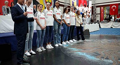 Filenin Sultanları YDK Toplantısı'nda ayakta alkışlandı