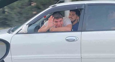 Gençlerin Tiktok videosu için tehlikeli yolculuğu kamerada