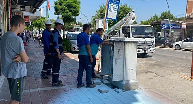 Gönen'de Sıcaklardan Dolayı Telekom Panosunda Yangın Çıktı   