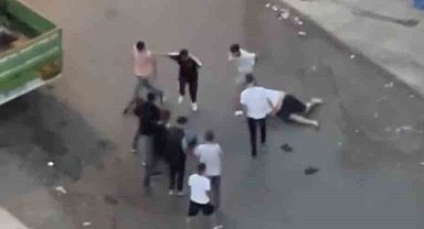 İstanbul'da dehşet anları kamerada: Sopayla başına vurup bayılttı, yerde tekmeledi