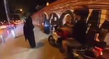 İstanbul'da Motosikletli Şahıs Çarşaflı Kadınların Üzerine Sürerek Korkuttu