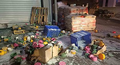 İstanbul'da plastik üretim tesisi alev alev yandı