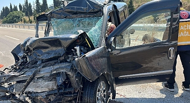 Kum Yüklü Kamyonete Çarptı Canından Oldu