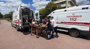 Motosiklet ambulansa çarptı