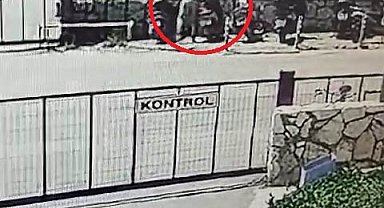 Motosiklet hırsızlığı güvenlik kamerasında