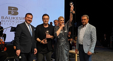 Muazzez Ersoy’dan Balıkesir’e Övgü 