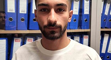 Otoyolda plakasız motosiklet ile yatarak seyahat eden sürücüye ceza yağdı