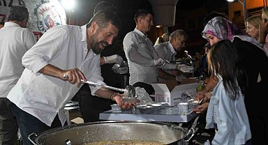 Sındırgı'da Yüzlerce Kişiye Aşure Dağıtıldı