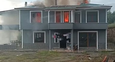 Sobayı benzinle yakmak istedi, evi yaktı