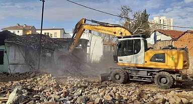 Tarihi bölge metruk binalardan temizlendi