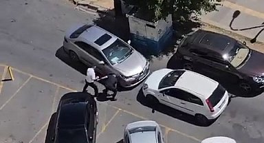 Ters yönden girdi, karşısındaki araç sürücüsü yol vermeyince lastiği patlatıp kaçtı