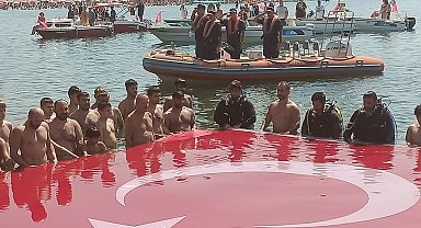 30 Ağustos Zafer Bayramı'nda denizde bayrak açtılar