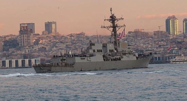 ABD savaş gemisi Boğaz'da demirledi