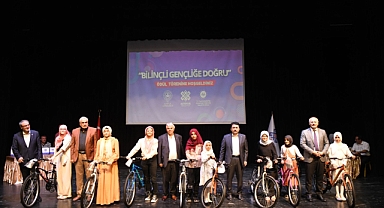 Altıeylül'de 'Bilinçli Gençliğe Doğru'