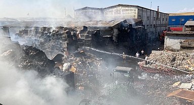 Ankara'da kağıt geri dönüşüm fabrikasında yangın