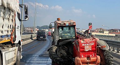 Antalya'da köprülü kavşakta zincirleme kaza: 2 turist yaralandı