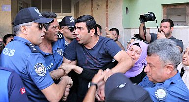 Antalya'da yıkım kararı verilen 26 yıllık sitede mühür arbedesi: 6 gözaltı