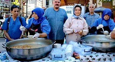 AŞURE HAYRIYLA GELENEKLERE VEFA ÖRNEĞİ