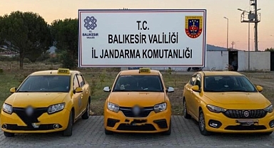 Ayvalık’ta Taksici Kılığındaki Göçmen Kaçakçıları Yakalandı   