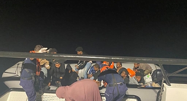 Ayvalık'ta Türk Kara Sularına İtilen 18 Göçmen Kurtarıldı   