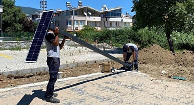 Balıkesir Büyükşehir Belediyesi, güneş enerjili aydınlatmaya geçiyor   