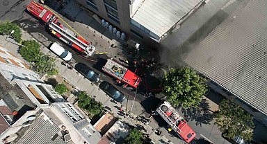 Bayrampaşa'da 4 katlı bir iş merkezinde çıkan yangında mahsur kalan 9 kişi kurtarıldı