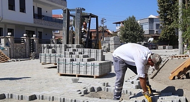 Burhaniye’de Yol Çalışmaları Son Sürat Devam Ediyor