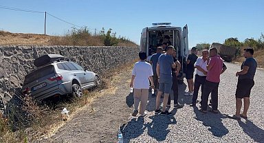 Çanakkale'de cip kamyon dorsesine çarptı: 5 yaralı