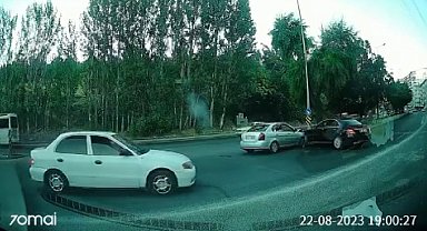 Dikkatsiz sürücü kazayı da beraberinde getirdi