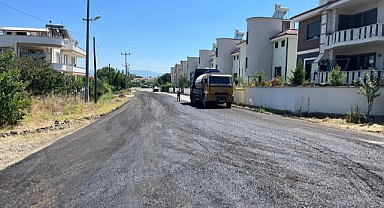Edremit Belediyesi Yol Yapım Çalışmalarına Devam Ediyor