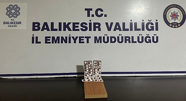 Edremit'te Şüphe Üzerine Durdurulan Kişinin Üzerinden Sentetik Hap Ele Geçirildi