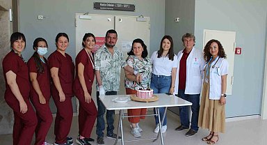 Evliliklerinin 1. yıl dönümünü nikahları kıyılan hastanede kutladılar