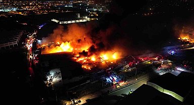 Geceyi Aydınlatan Yangın 8 Saat Sonra Kontrol Altına Alındı